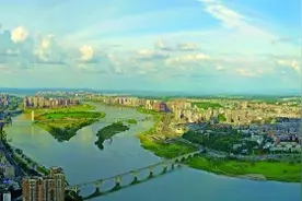 一江碧水出川记图片