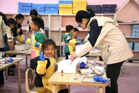 高铁站里的“托儿所” 见证铁路家庭的别样春运图片