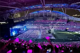 数万粉丝齐聚上体，共同合唱经典曲目！周杰伦“嘉年华”世界巡回演唱会上海站火热开唱图片