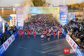 2024中国马拉松精英排名赛暨长荡湖马拉松：全马1214人“破三”图片