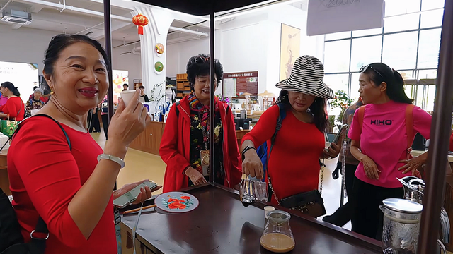 隆阳区：“咖啡+旅居”点燃乡村活力