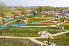 【春游警务】游客沉浸式畅游“花海” “藏蓝”全方位贴心守护图片