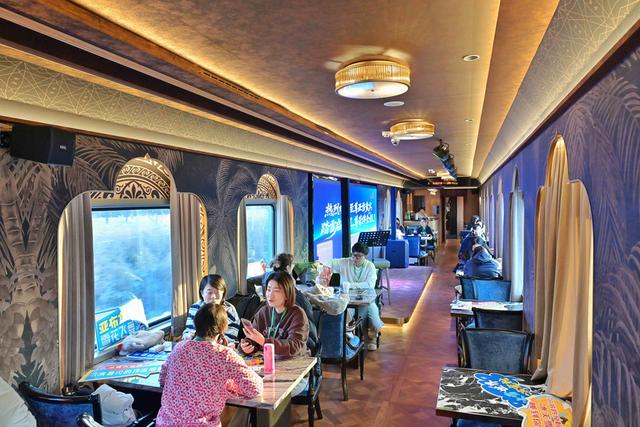 “伊春号-至尊亚雪”旅游专列首次“试跑”