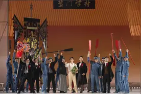 以陈嘉庚为原型创作，舞剧《海的一半》全球巡演在泉启幕图片