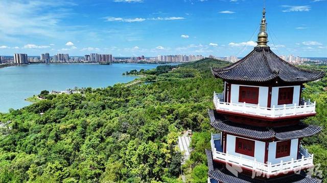 嘉鱼：山水一幅画 城在水一方