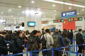 外国游客“中国行”热情高涨，浦东国际机场口岸迎来外国人入境高峰图片