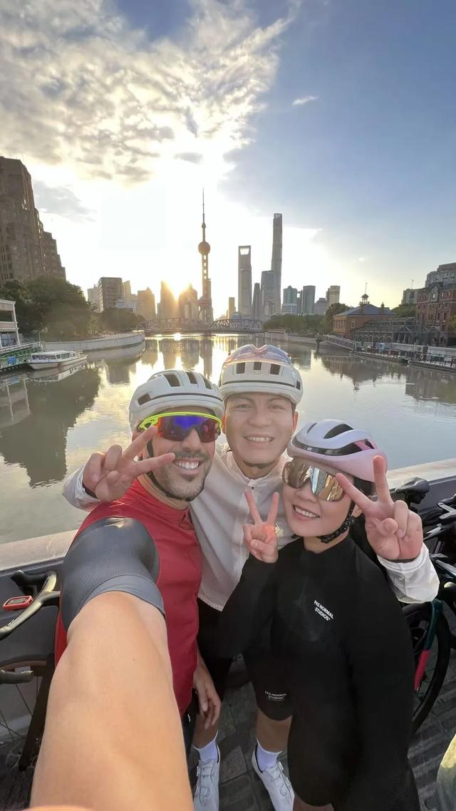 上海的骑行风景有多美？骑着8万元的闪电，以色列人安大卫用车轮丈量上海