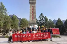 绩溪县家朋学校开展“缅怀革命先烈 传承红色基因”主题教育活动图片