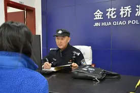 老黄老黄，鬓微霜、又何妨图片