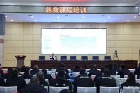 守护“黄金四分钟”！永定公安开展除颤仪使用及应急救护知识培训图片