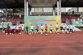 鹤山市足球邀请赛举行，体育助力双拥工作引发热潮图片