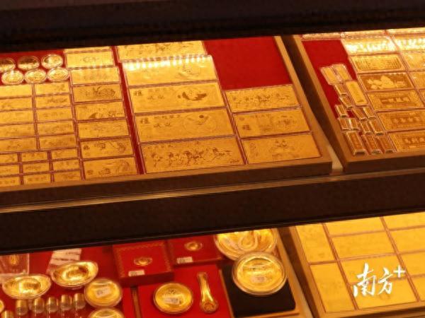 银行贷款逾期三天后果，金价连跌，前段时间买金豆的年轻人后悔了吗？ 配图08