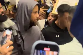 NBA球星‌斯蒂芬·库里第六次中国行：吃火锅打麻将看大熊猫图片