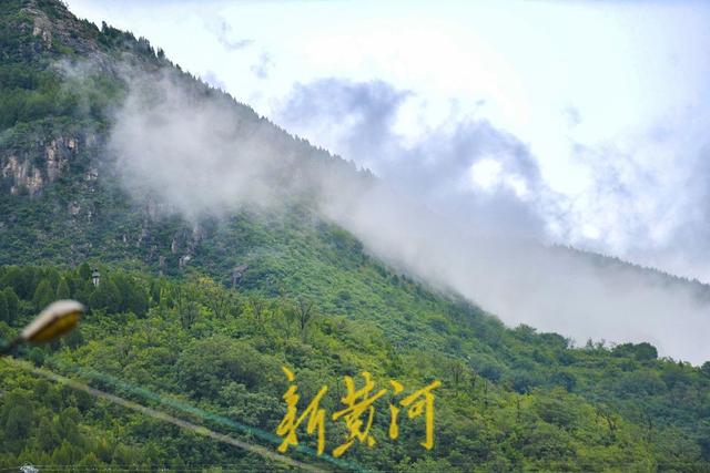 一年四季 泉在济南丨雨润泉城，南山云雾缥缈似仙境