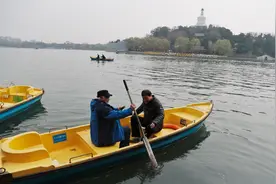 颐和园取消手划船，北京仍有公园可以“荡起双桨”图片