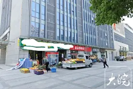 合肥一居民楼下开废品回收站引大量投诉   辖区城管：证照齐全，将持续监督图片