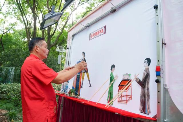 “红途”快闪携手随申办相约百代小楼，丰富红色文化体验掀起打卡热潮