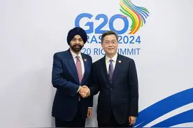 财政部部长蓝佛安会见世界银行行长彭安杰图片