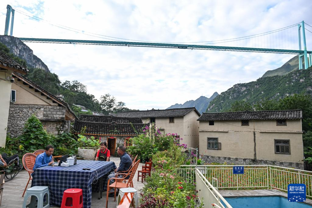 天堑通途 山乡巨变——写在新的世界第一高桥通车之际