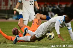 济南奥体中心,泰山队在亚冠联赛中迎战川崎前锋队图片