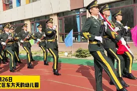 果然视频|幼儿园里别样的升旗仪式图片
