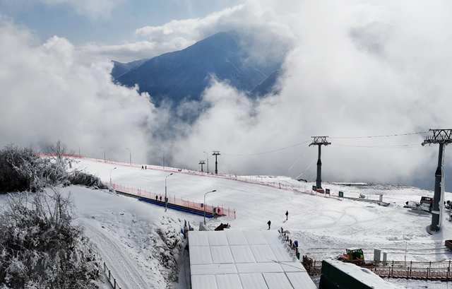 青睐绵阳 || 冰雪奇观+雪地撒欢！平武虎牙滑雪场即将开放，这个冬天等你来畅玩~