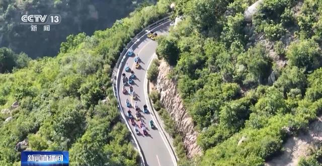 坐电梯轻松登山！“低耗游”悄然走红