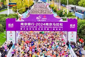 2024南京马拉松鸣枪开赛 贾俄仁加获男子组亚军图片