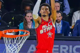 （体育）篮球——NBA全明星赛正赛：奥尼尔队胜巴克利队图片