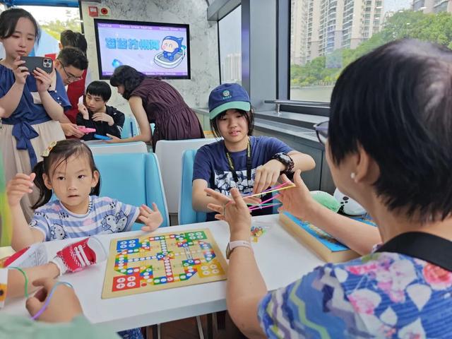 边坐船边玩游戏！苏州河游船怀旧航班首航→