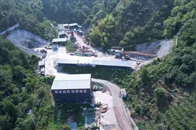 啃下“硬骨头”！衢丽铁路下湾二号隧道顺利贯通图片