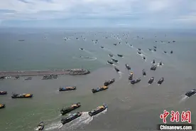 南海开渔首日广东逾两万艘渔船出海 海事部门多举措护航图片