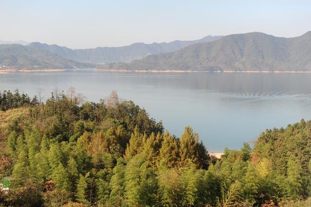 初冬时节 安徽黄山太平湖畔景美如画