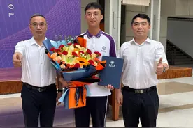 2024年重庆第一份高考录取通知书送达图片