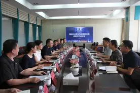 同济医学院专家团队到即墨区人民医院座谈医院高质量发展图片