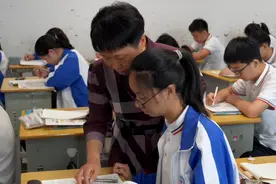 李卫梅：三尺讲台守初心 四季耕耘育桃李图片