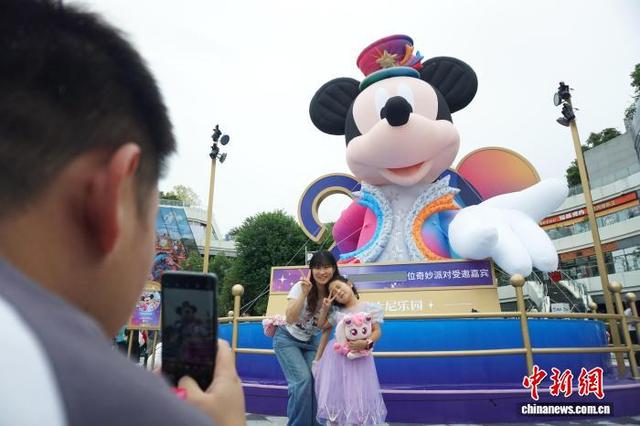 香港迪士尼20周年庆典主题展览走进成都