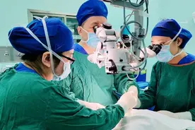 高度近视患者眼球竟然“掉进”眼角！市一眼科专家妙手找回图片