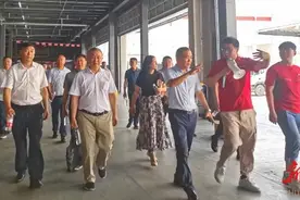 贺永亮带队考察京东物流相关企业图片