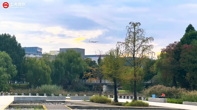 搭乘地铁10号线到航中路站 感悟自然“城市文化会客厅”