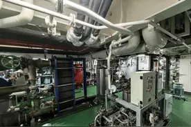 第41次南极考察｜记者手记：甲板之下，波涛之上——夜探“雪龙2”“心脏”图片