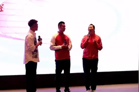 与羽毛球世界冠军练球是什么感觉？成都这场活动“嗨翻了”图片
