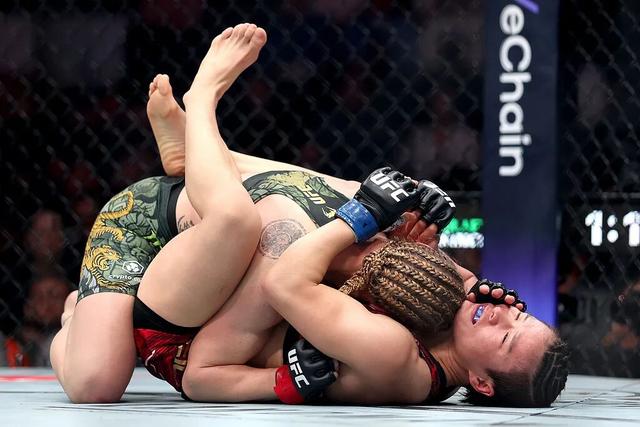 张伟丽挑战蝇量级冠军舍甫琴科失败，但她的未来依然不可限量