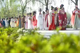 “汉服传承发展不能只靠复制粘贴”图片