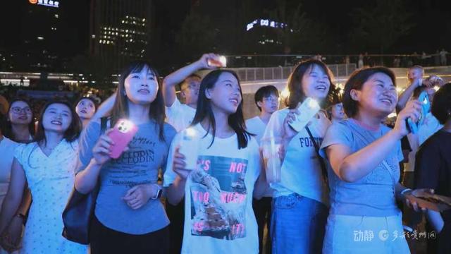 跟着演出去旅行，演艺经济如何激活一座城？