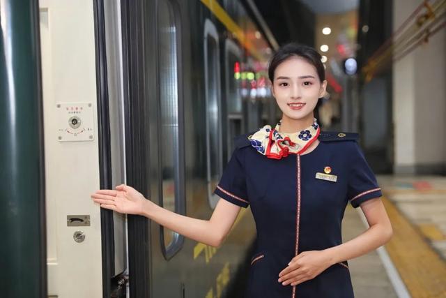 全列卧铺、夕发朝至！这趟环线旅游列车，有多过瘾？