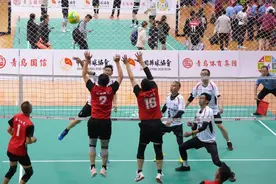 这项运动好学又好玩！2025年中国气排球公开赛（北部赛区）青岛开赛图片