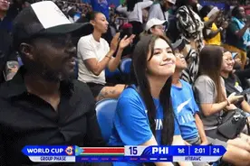 😍气质出众！菲律宾场边的美女球迷图片