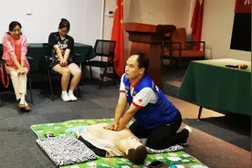 郑州街头有个“急救地摊”：摆摊教学多年，曾有11人因它获救图片