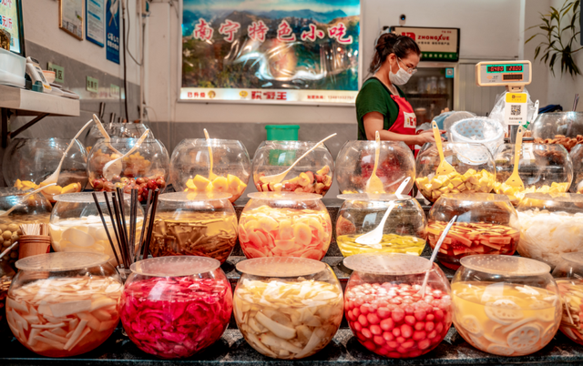 邓紫棋南宁演唱会良庆逛吃全指南！老友粉螺蛳粉柠檬鸭粉饺酸嘢……